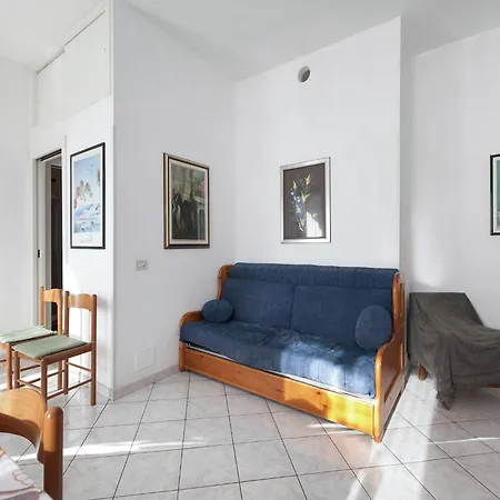 Welcoming In With Pool Apartament